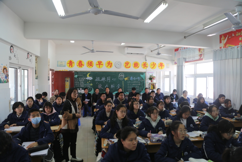 安徽省金寨县南溪中学领导老师受邀来校开展交流研讨活动